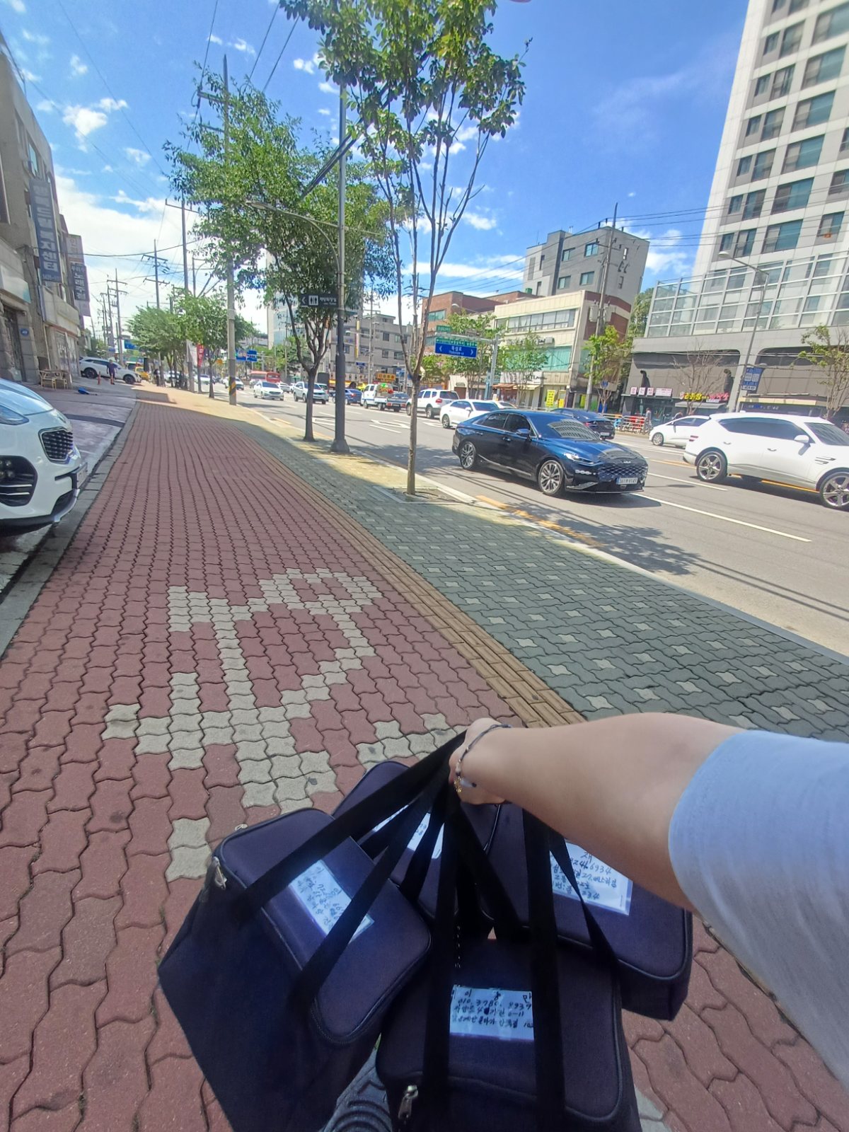 Lunchbox delivery in Dongja-dong